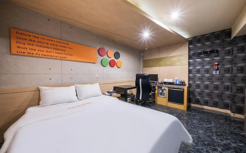 Soo Hotel - Image 1