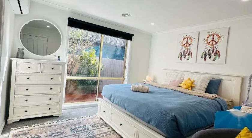 3 bedroom House in Hampton Park - Image 1