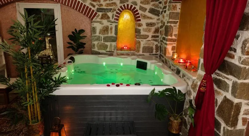 Eleni De Lux - Indoor Jacuzzi Residence in Lydia - Image 1