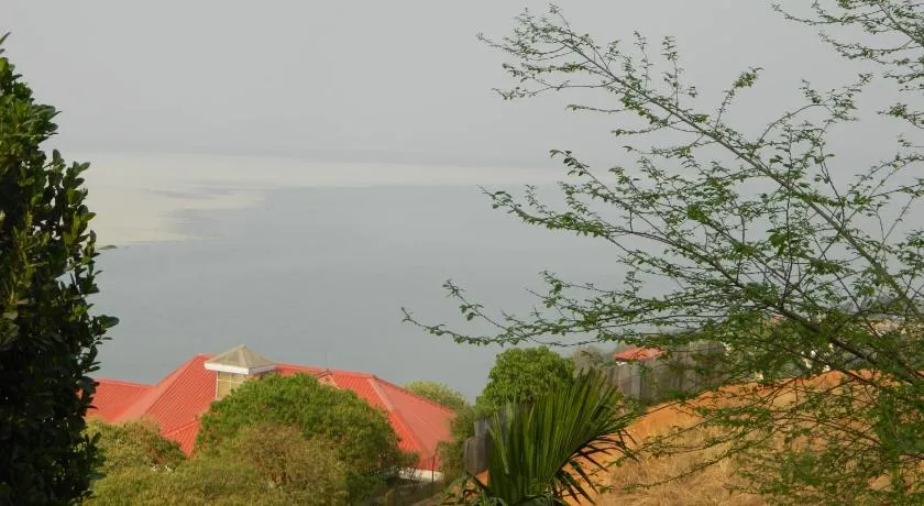 Hilltop Lodge - Image 1