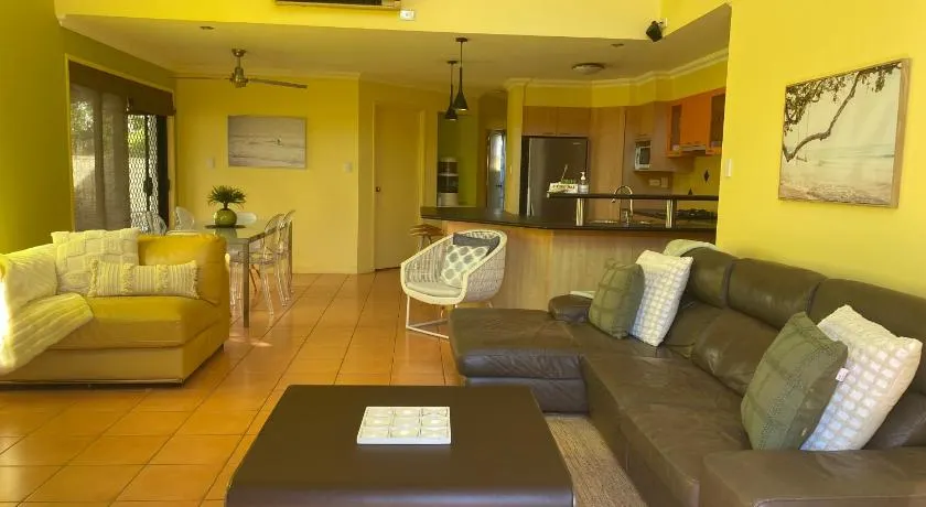 Amazing Perfect Family Home - GC Beach location - Image 1