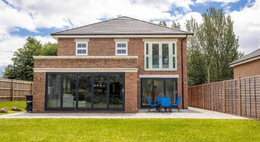 The Orchard - Spacious 5 Bed - Image 1