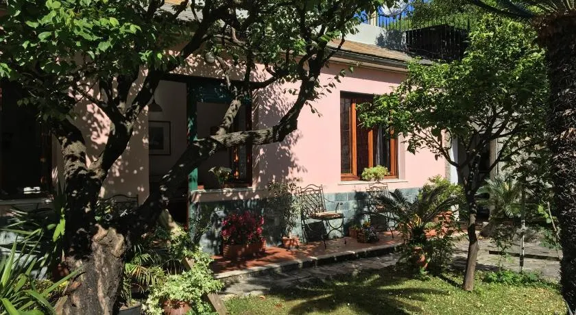 Casa Tra Il Verde E Il Blu - Image 1