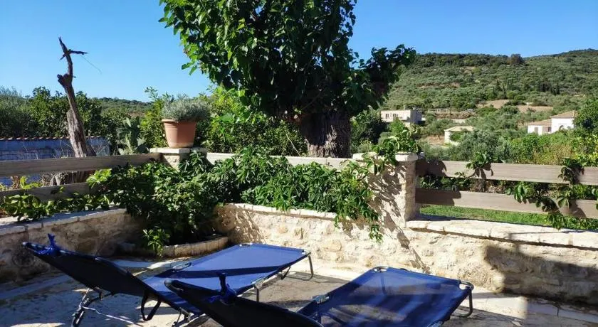 Traditional Stone House at Great Location - Image 1