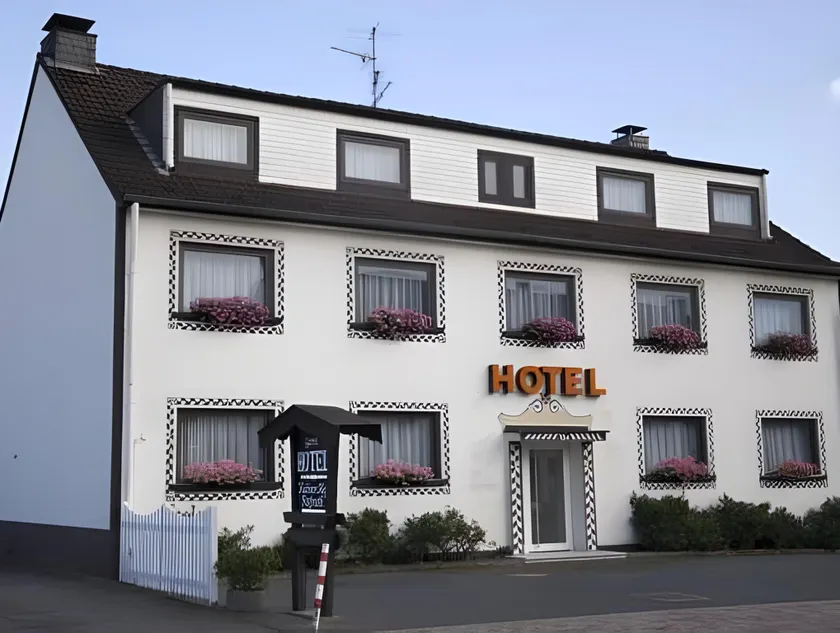 Hotel Kölner Hof Refrath - Image 1