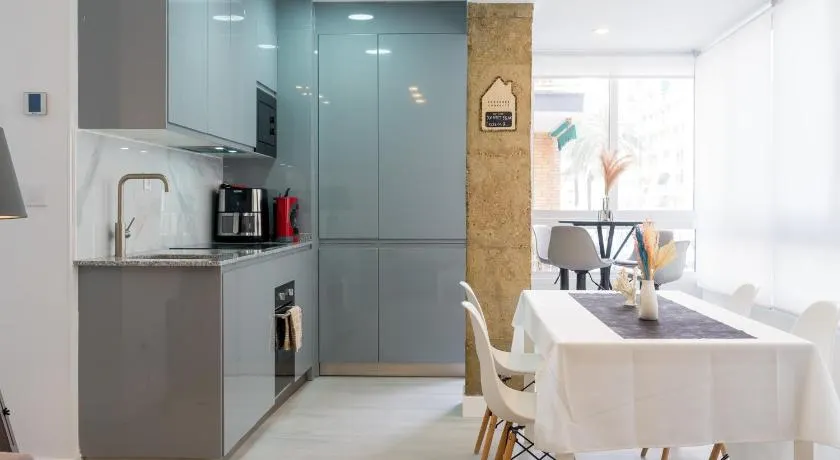 Apartamento a 100 metros Playa San Antonio Cullera 1-8 personas - Image 1