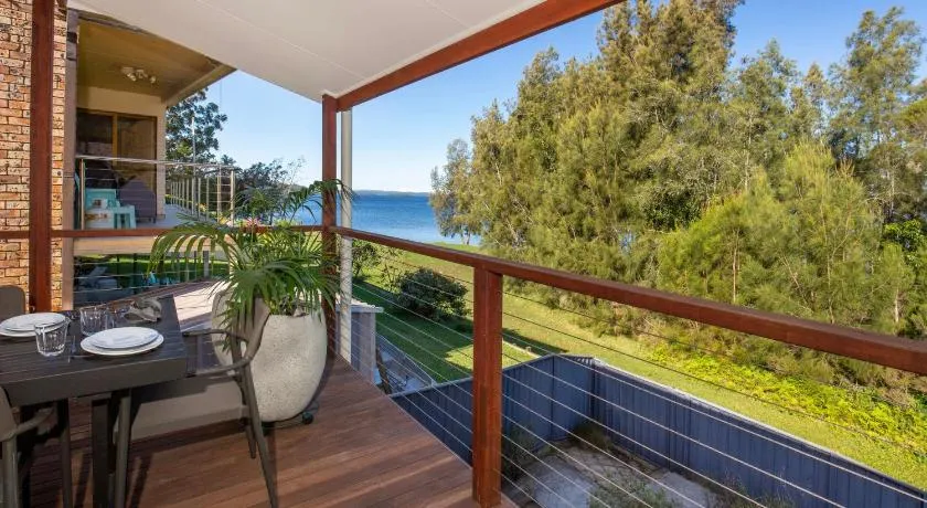 Reflections Pet Friendly Waterfront - Image 1