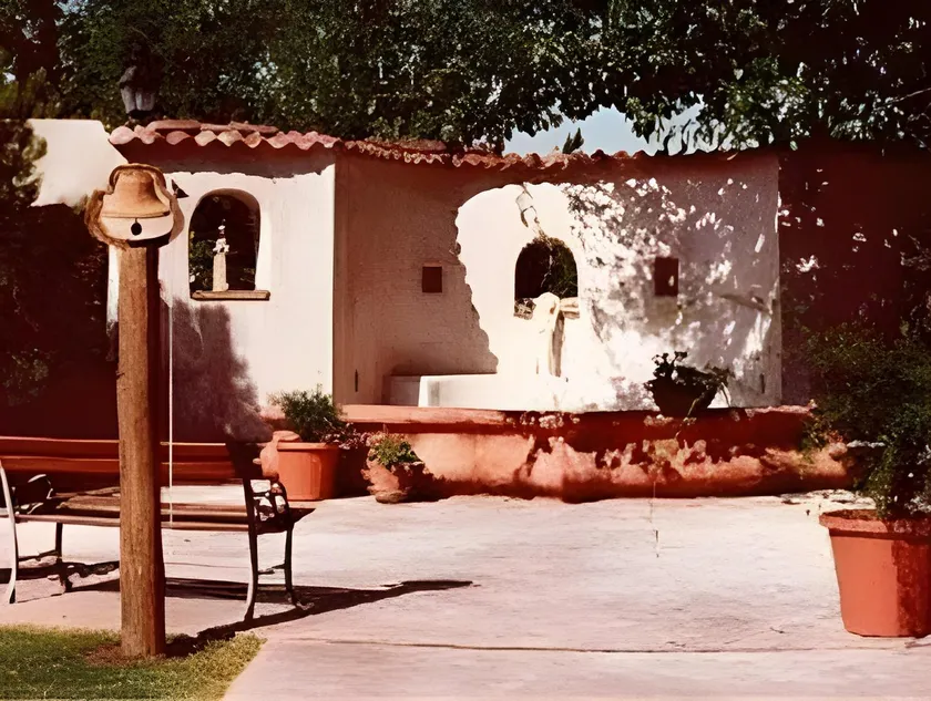 Lundeen Inn of the Arts - Image 1