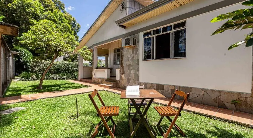 Memora Guesthouse Curitiba - Quartos em Casa próximo ao Parque Bacacheri - Image 1