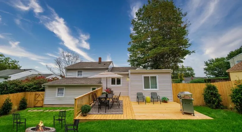 Spacious 5BR Beach Home, Cove Beach, Game Room & Yard - Image 1
