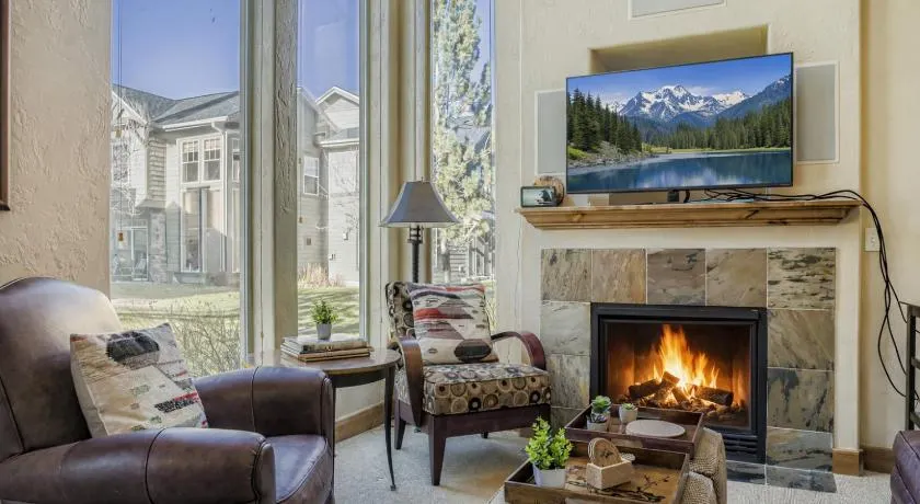 6180 Foxpoint Townhouse - Image 1