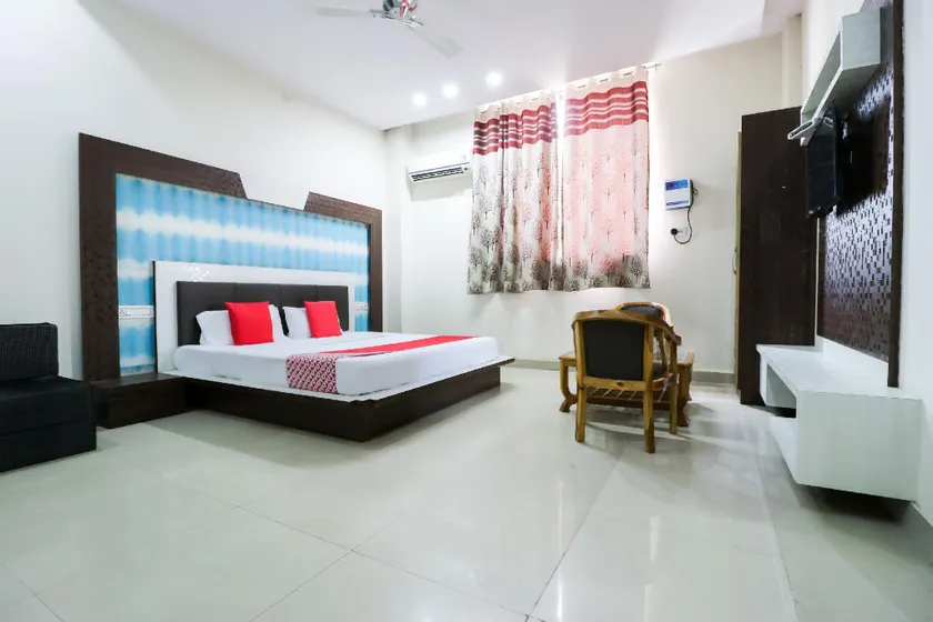 OYO 60255 Hotel Mayur - Image 1