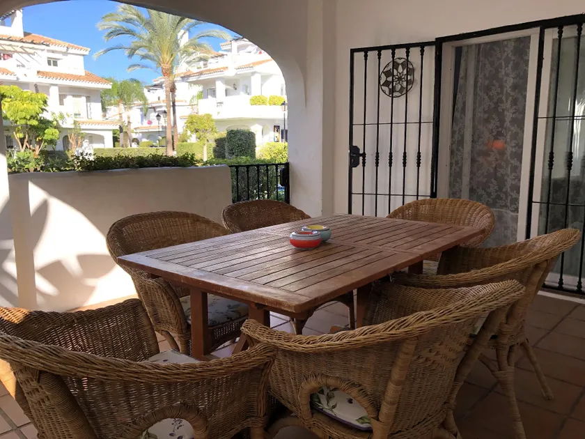 Easy Parking Poolside 2 Bedroom - E20 - Image 1