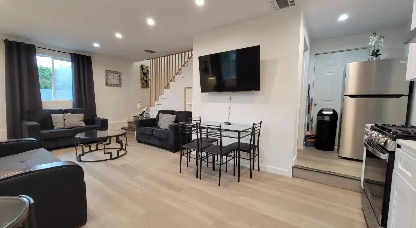 Spacious 2-Bedroom, One and a Half Bath Home in Pico-Robertson Near Beverly Hills and Cedars-Sinai - Image 1