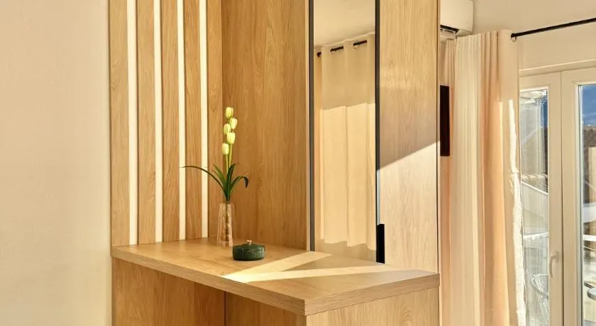 Modern Seaside Apartment - Image 1