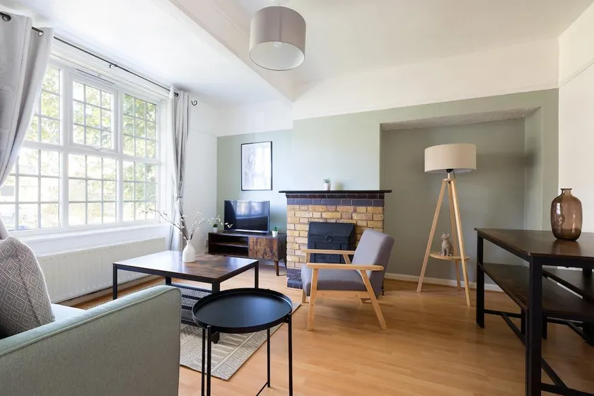 Spacious London Home | Private Garden & Fast Wi-Fi - Image 1