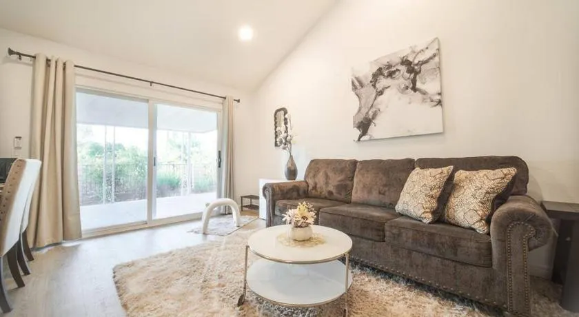2 TVs - Vaulted Ceiling - Private Kitchen & Entrance - Image 1