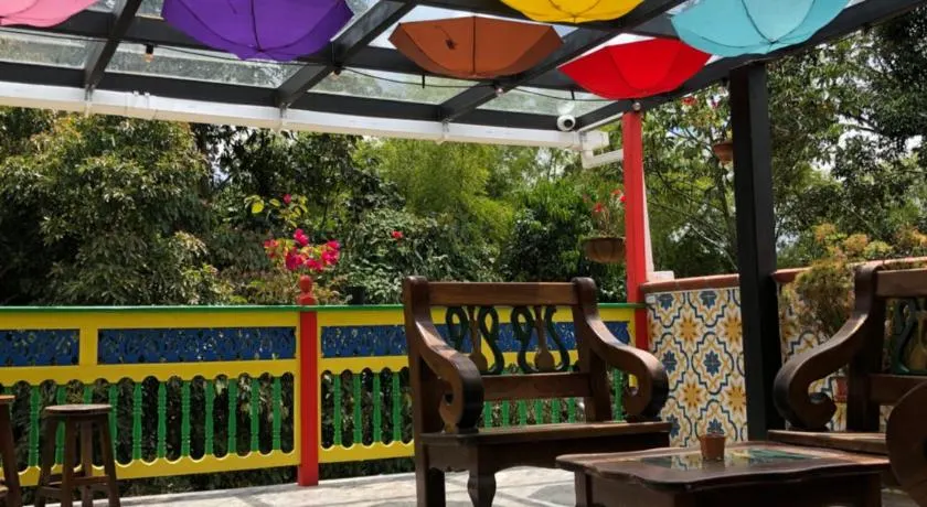 40 Amigos Hotel - Image 1