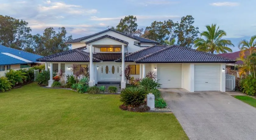 Taroona - Majestic Waterfront Holiday Yamba - Image 1