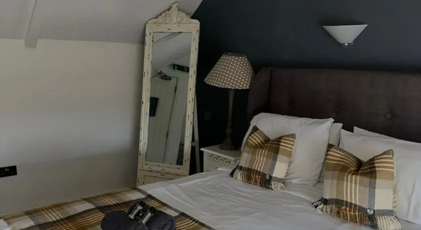 The Golden Mile Country Inn - Image 1