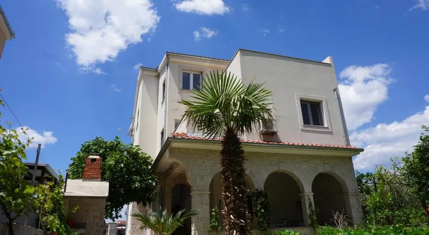 Stella Mare Apartments - Image 1