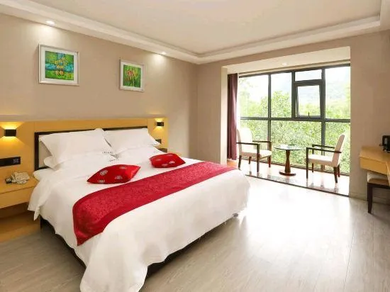 Park Resort Hotel - Image 1
