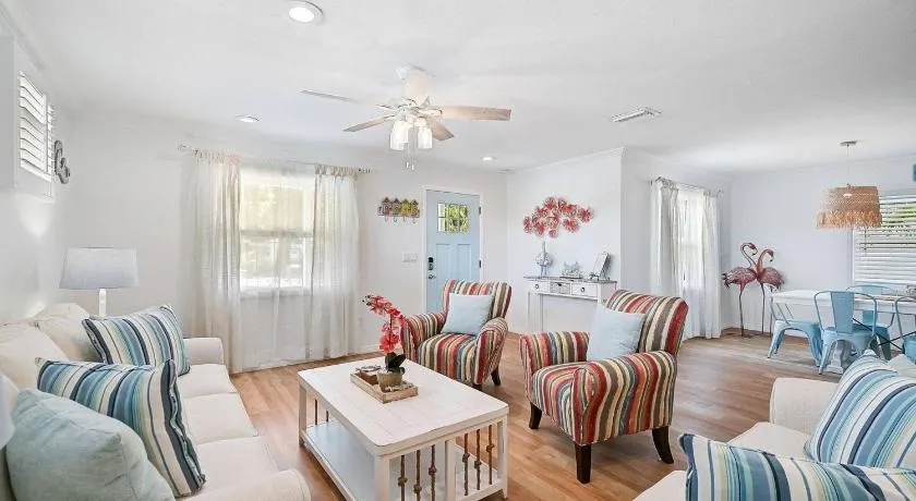 Manatee Cottage - Image 1