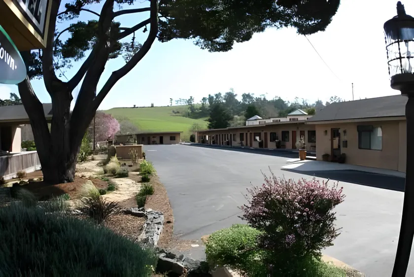 Cambria Palms Motel - Image 1