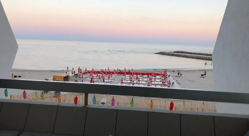 Bel appartement F1 cabine 30m² face mer parking - Image 1