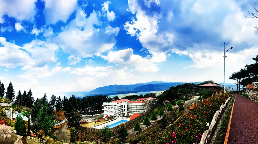 La Nicholas Lake View by Summit Hotels - Image 1