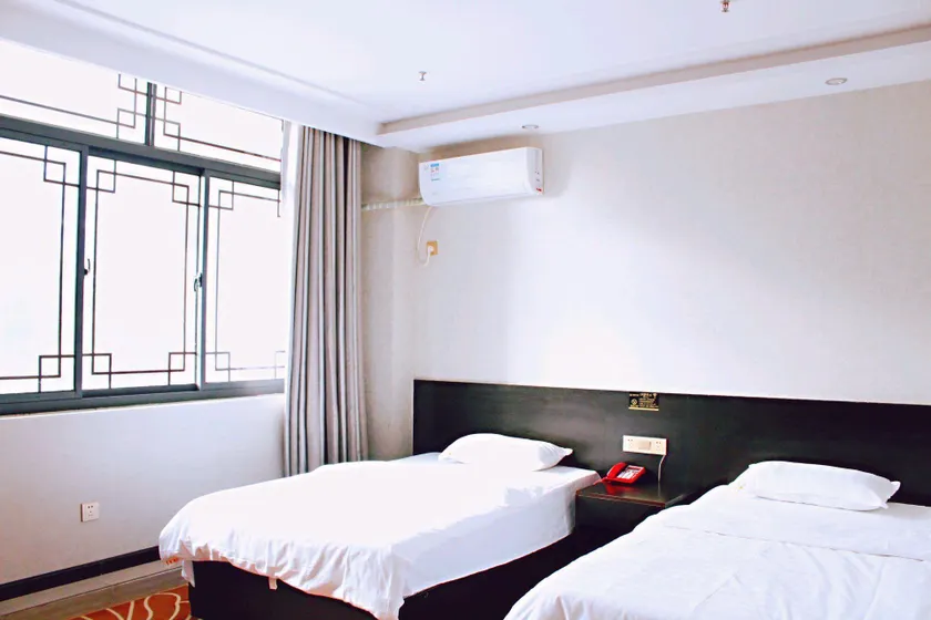 Starry Night Express Hotel - Image 1