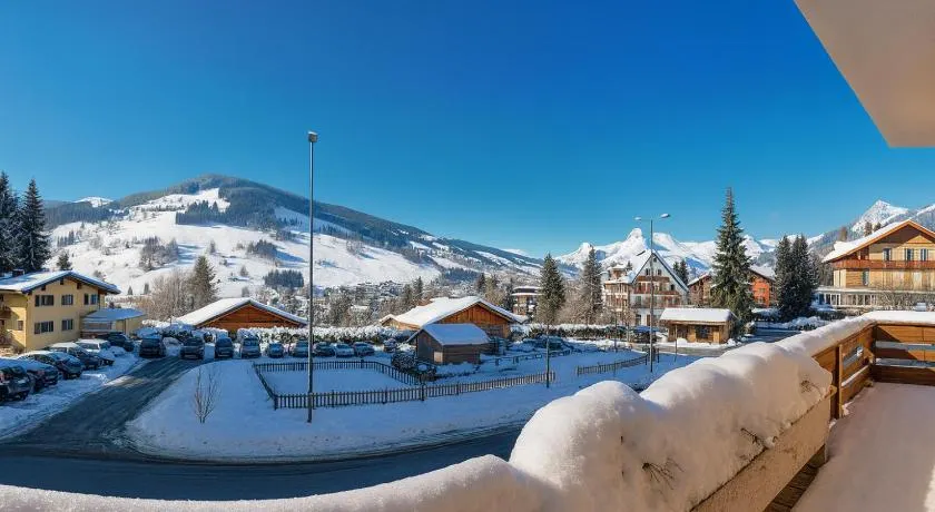 White Lodges - Megève center on ski slopes - Image 1