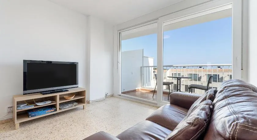 Hauzify I Apartament Esmeralda - Image 1
