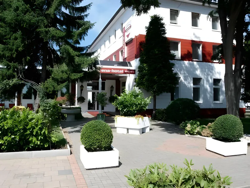 Arena Hotel - Image 1