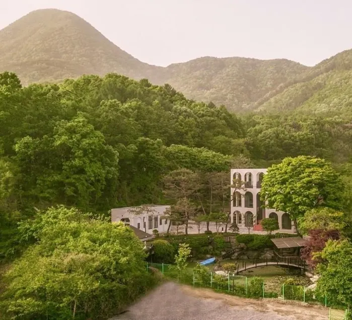 Yangpyeong Grand Arch Pool Villa (emotional accommodation) - Image 1