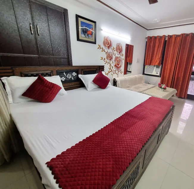 Metropolitan Retreat - Image 1