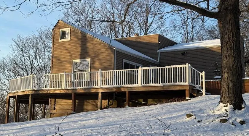 Cozy 3BR Home - Hudson Valley views near Woodbury Commons - Image 1