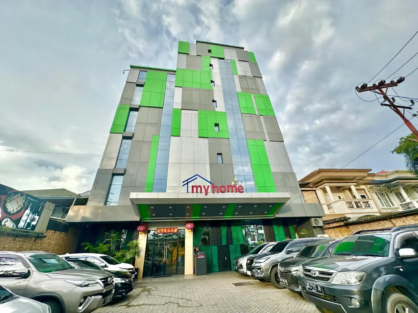 My Home Hotel Pontianak - Image 1