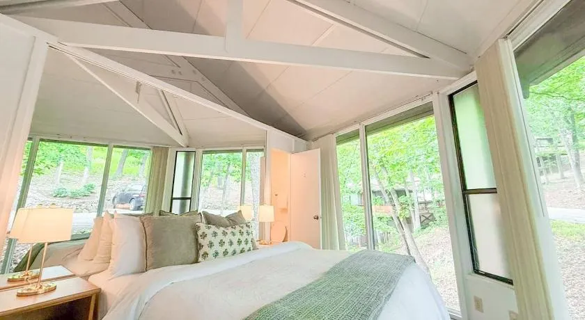 10 Branch Bungalow Treetop - Image 1