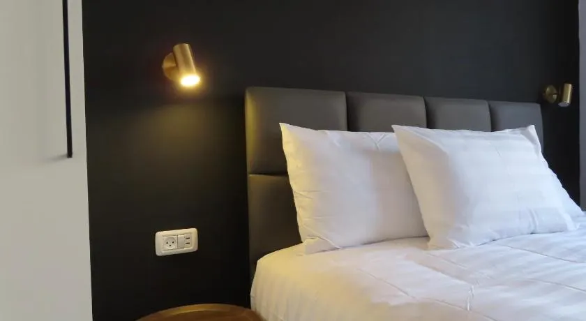 White Moon Inn - Image 1