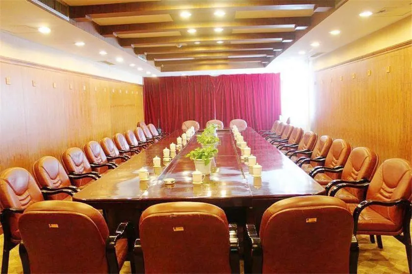 Baiyun Hotel Xinchang - Image 1