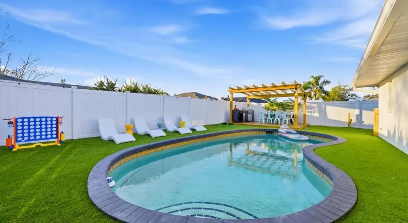 Heated Pool • Games • Fire Pit • BBQ • Sleeps 16 - Image 1