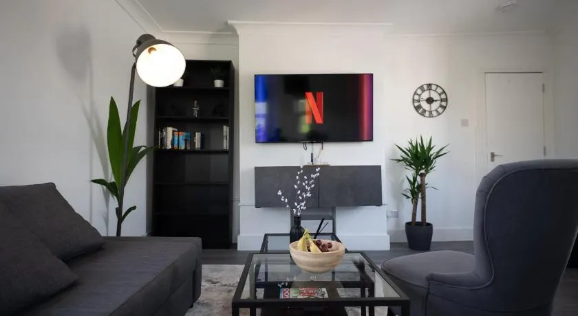 3BR Home Gem - sleeps 9 - Netflix - Near O2 & Greenwich Park - Image 1
