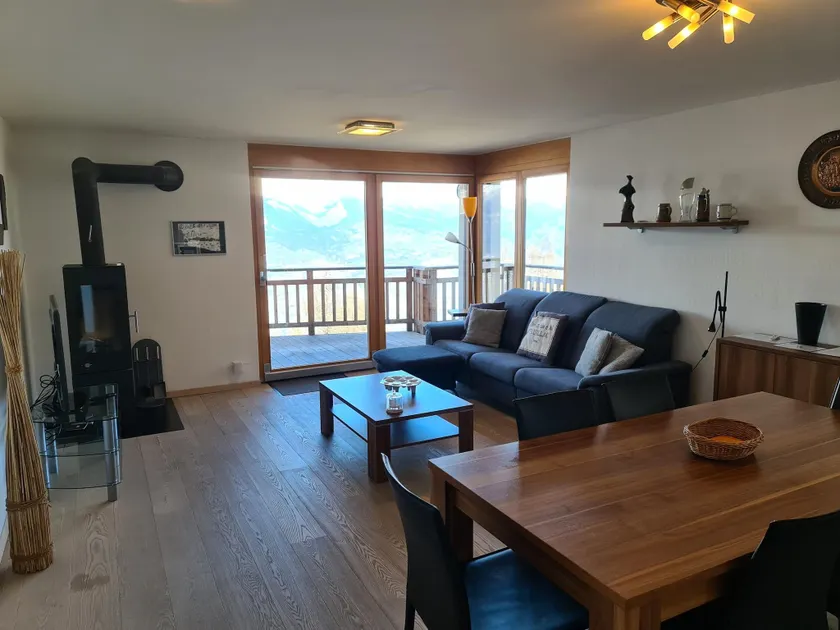 Modern apartment with sauna - Image 1