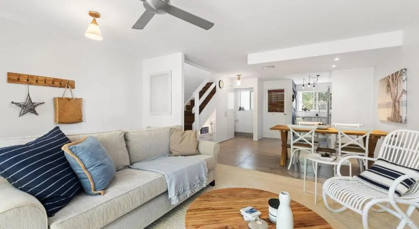 5 Samarin Court Convenient and Comfortable - Image 1