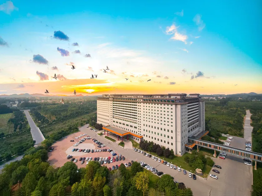 Beijing Jiuhuashanzhuang Convention and Exhibition Hotel - Image 1