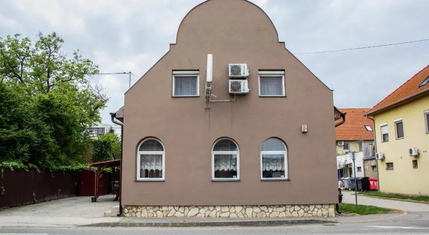 Fitt Magánszálláshely - Image 1