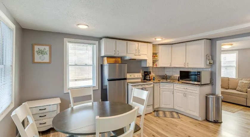 Walk to Public Beach Access! Breezy Hampton Condo - Image 1