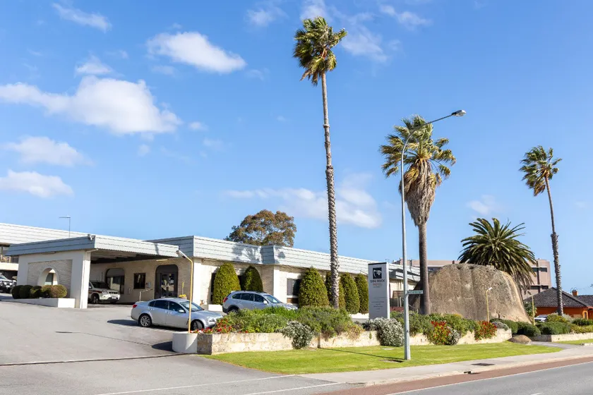 Dog Rock Motel - Image 1