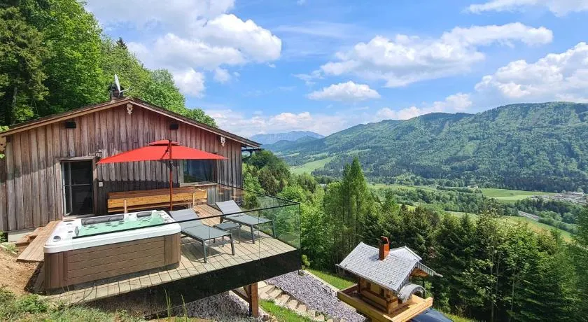 Ruhige Bergvilla in Alleinlage am Mondsee mit Seeblick Bergblick und Whirlpool - Image 1